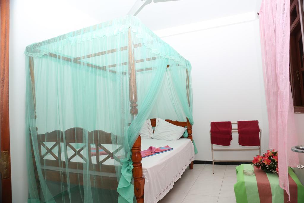 Rainbow Guest House Mirissa Phòng bức ảnh